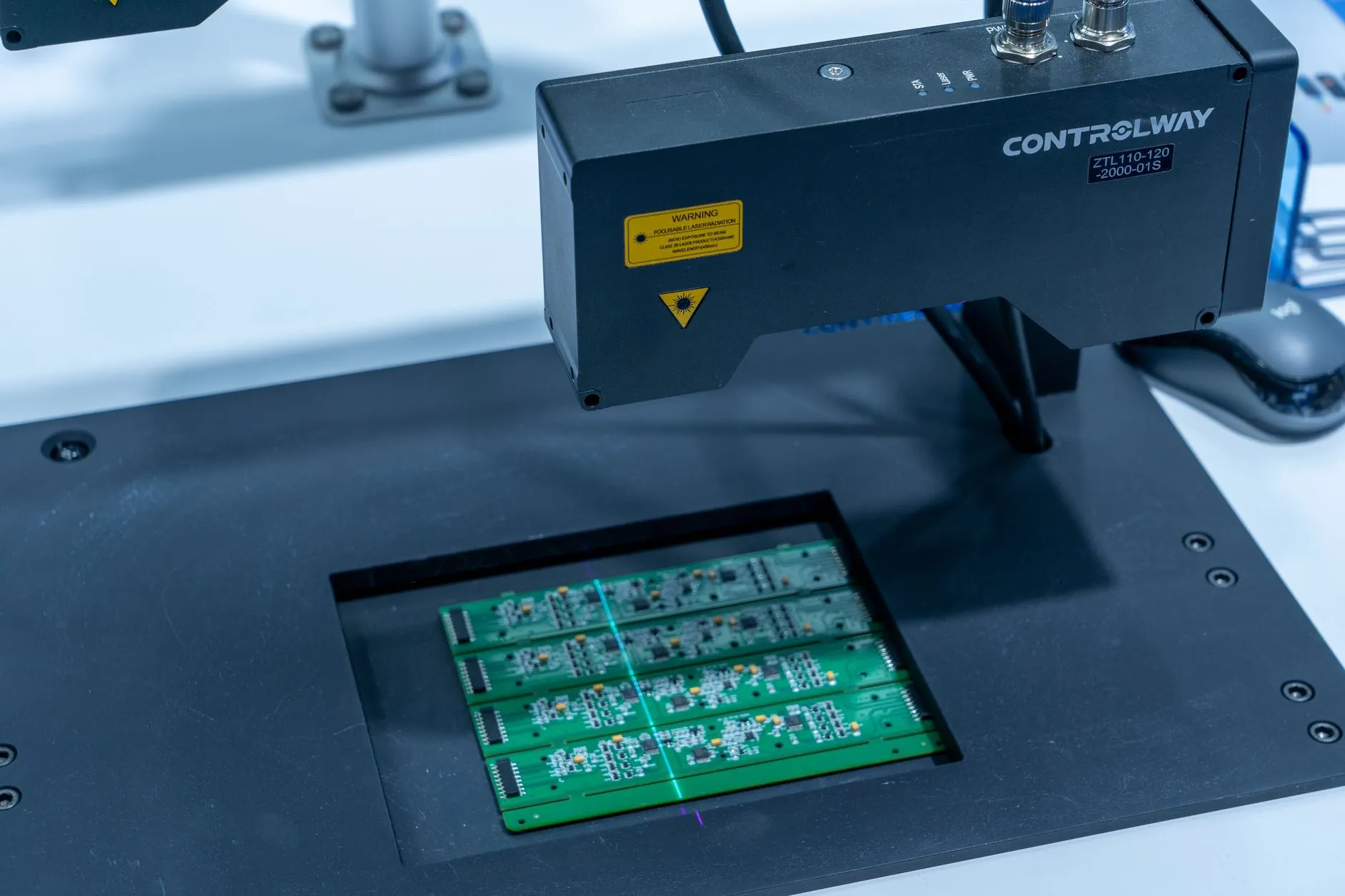 An industrial camera performing automated quality inspection on a production line — Avaib