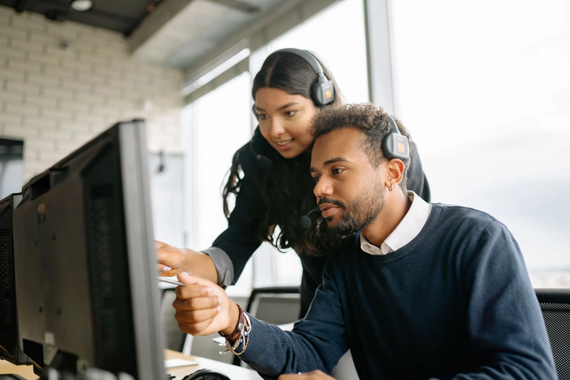 An IT support team responding to a live application incident at their desks — Avaib
