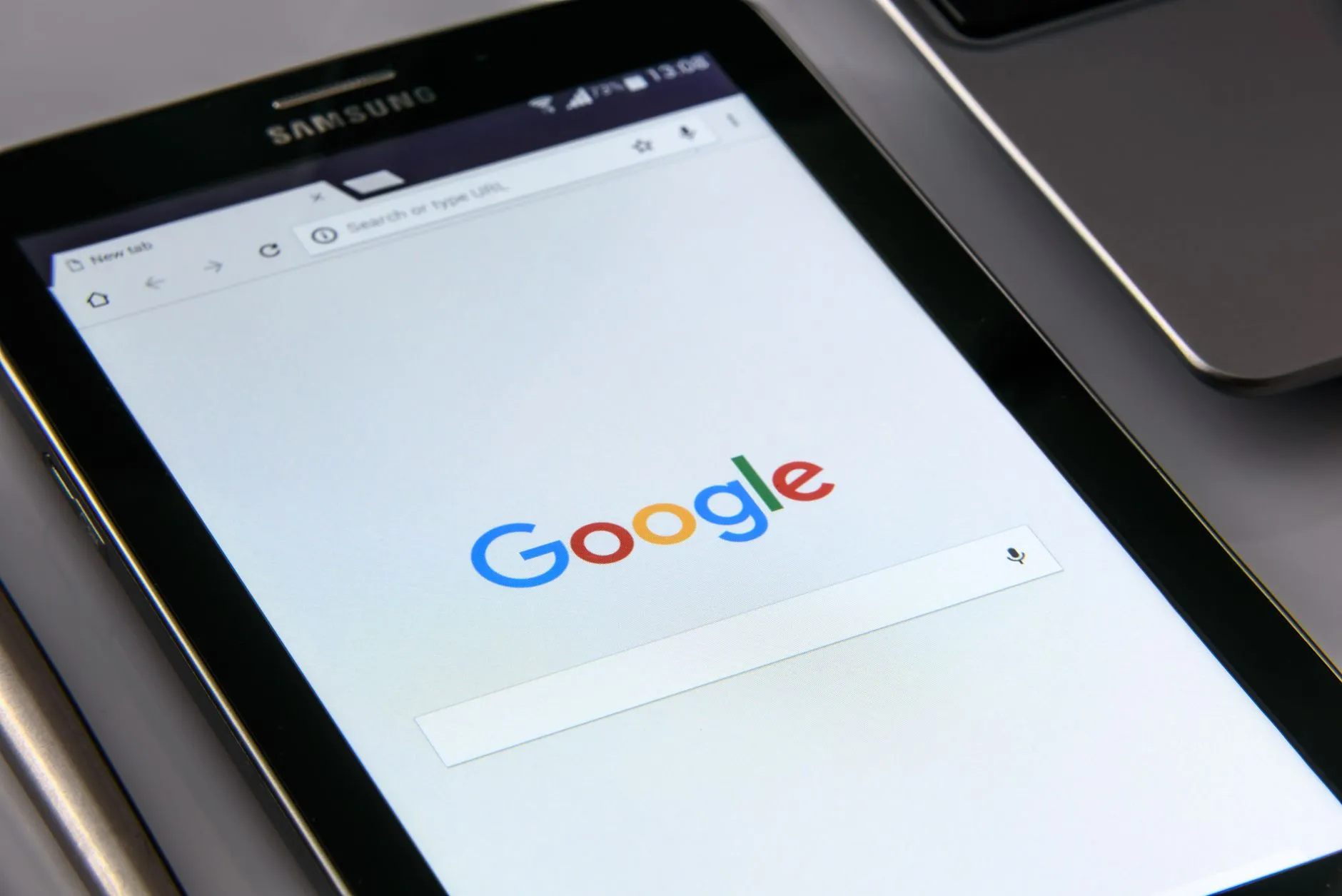Multiple browser and device screens showing cross-browser compatibility test results — Avaib