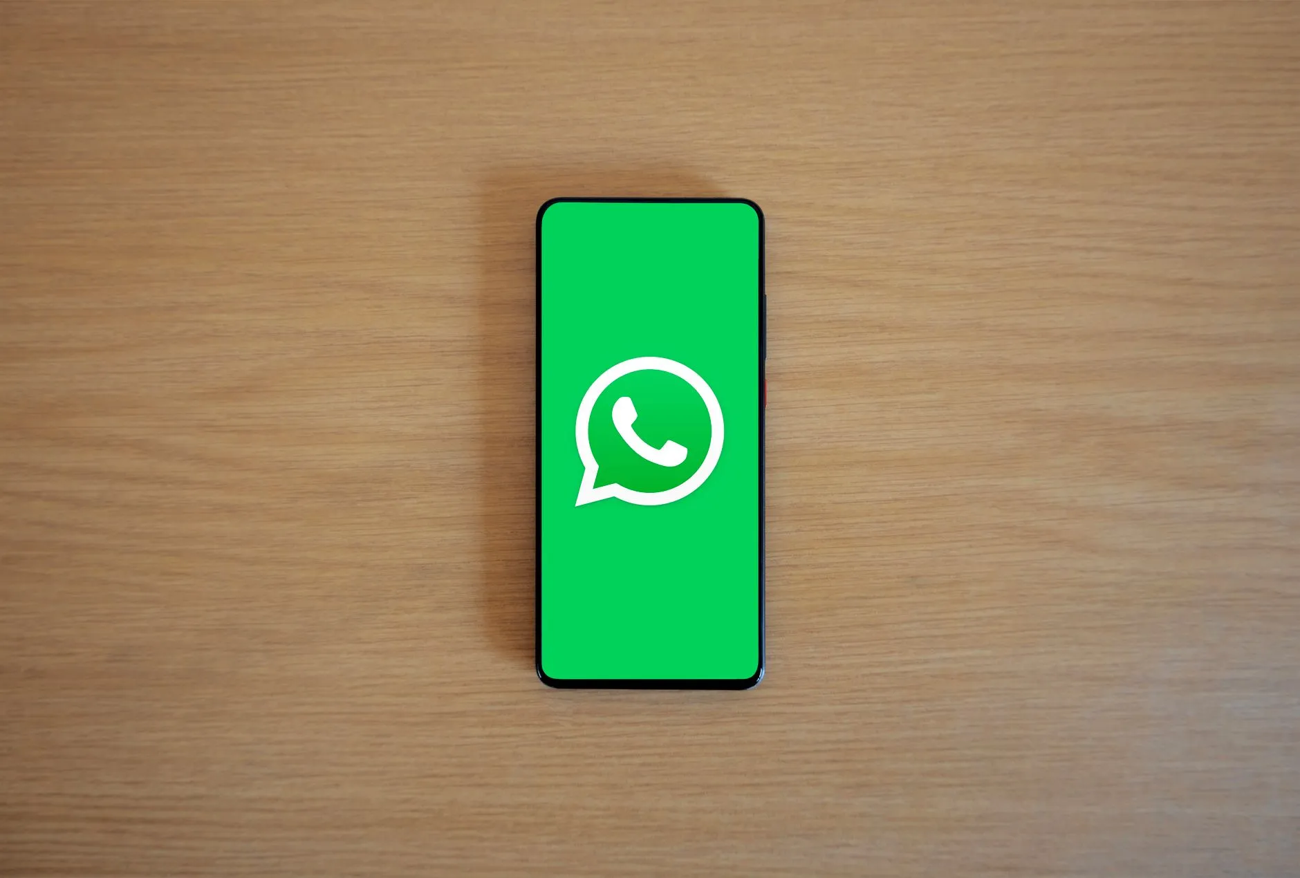 Someone using a messaging app on a smartphone — Avaib