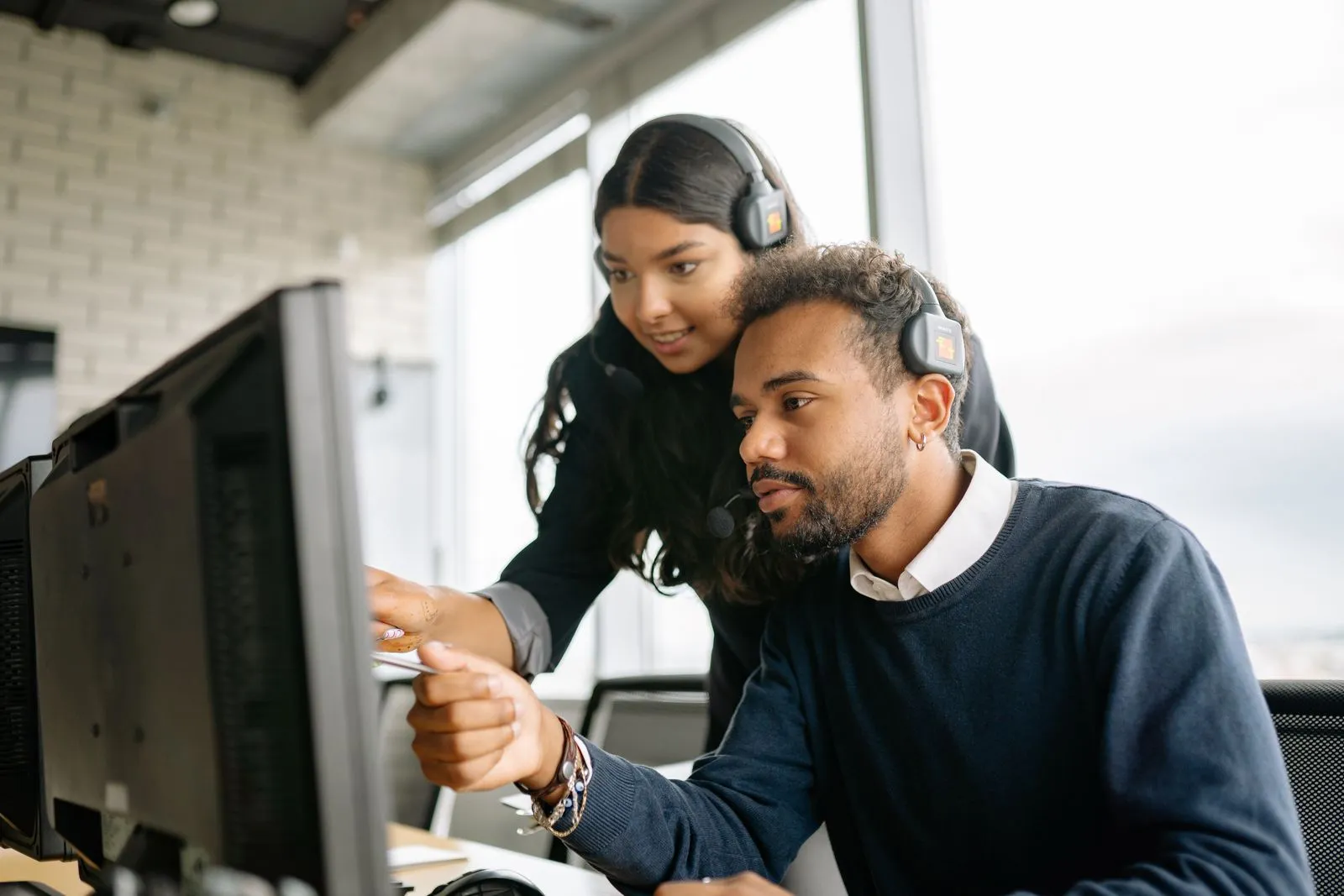 An AI customer support agent resolving a ticket