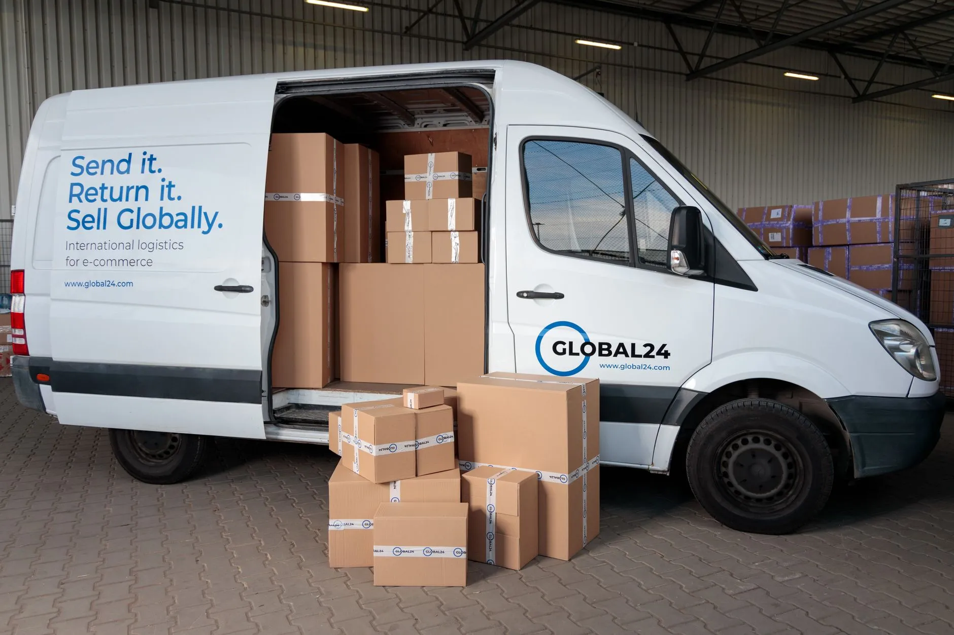 A delivery parcel being tracked with a laptop showing an order status page — Avaib