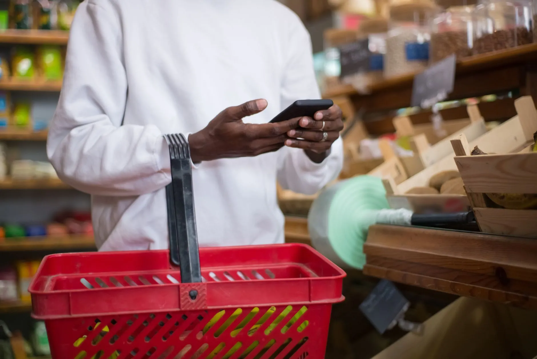 Customers using a marketplace shopping app on their phones — Avaib