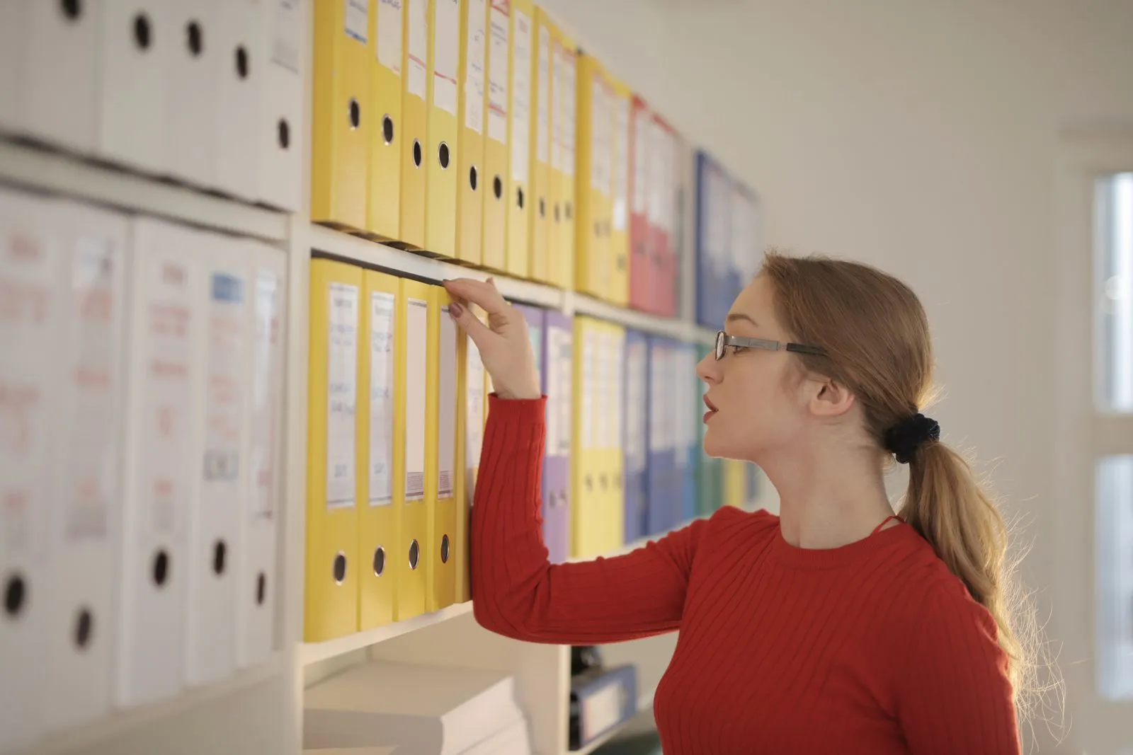 Searching business documents in plain language with an LLM — Avaib