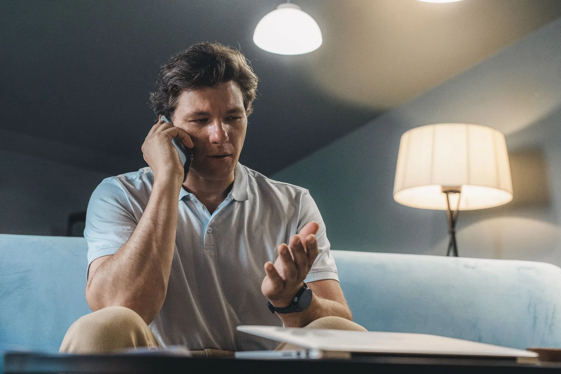 An AI virtual receptionist answering an incoming call